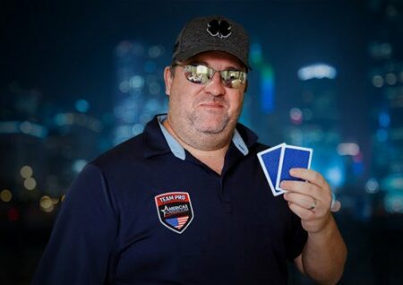 Chris Moneymaker Signs with Americas Cardroom