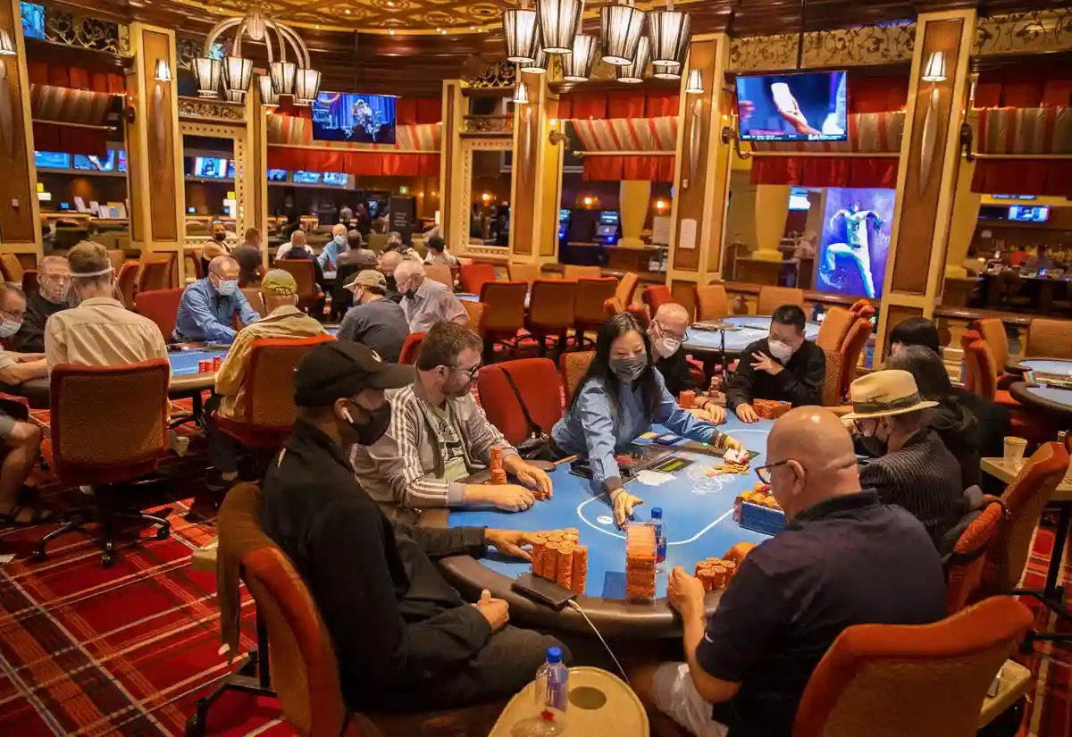 Most Las Vegas Poker Rooms Remove Plexiglass
